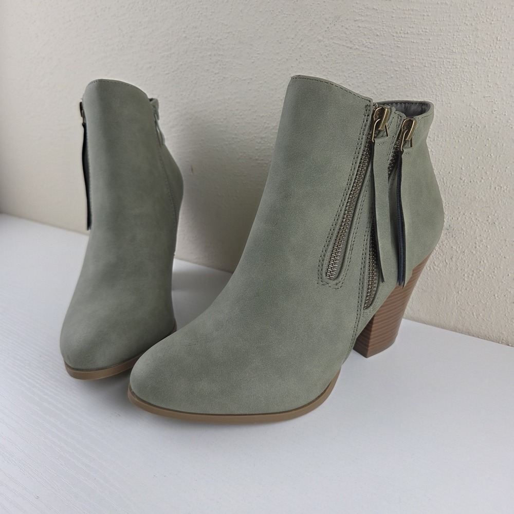 Journee Collection Vally Stacked Heel Olive Green Side Zip Booties Womens Size 9